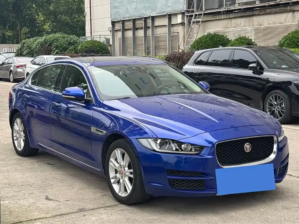 Jaguar XEL 2018 — фото 3
