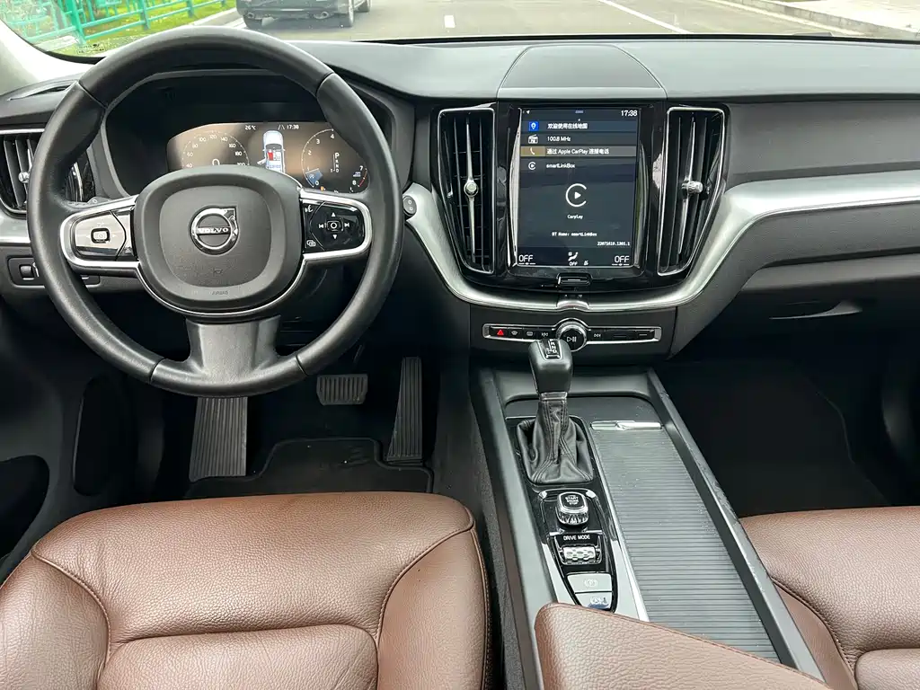 Volvo XC60 2020 — фото 9