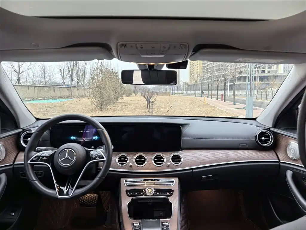 Mercedes-Benz E-Class 2022 — фото 14