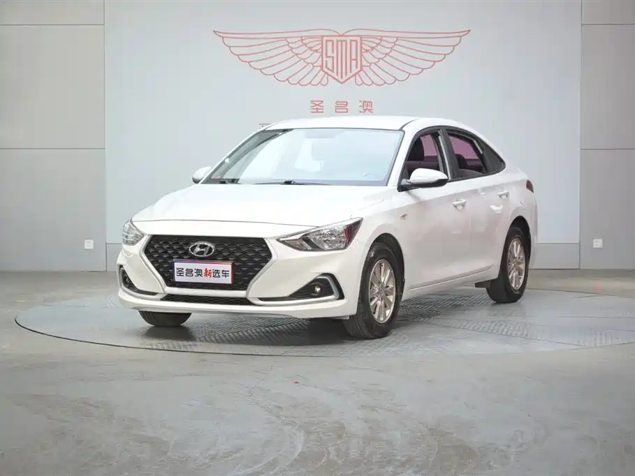 Hyundai Elantra 2019 — фото 1