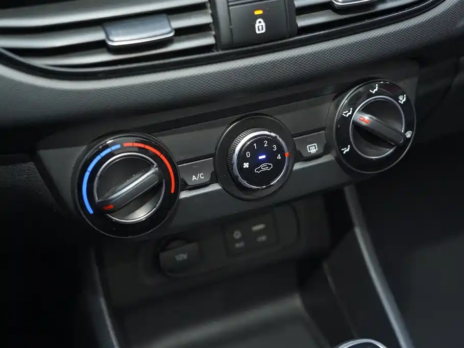 Hyundai Elantra 2019 — фото 14