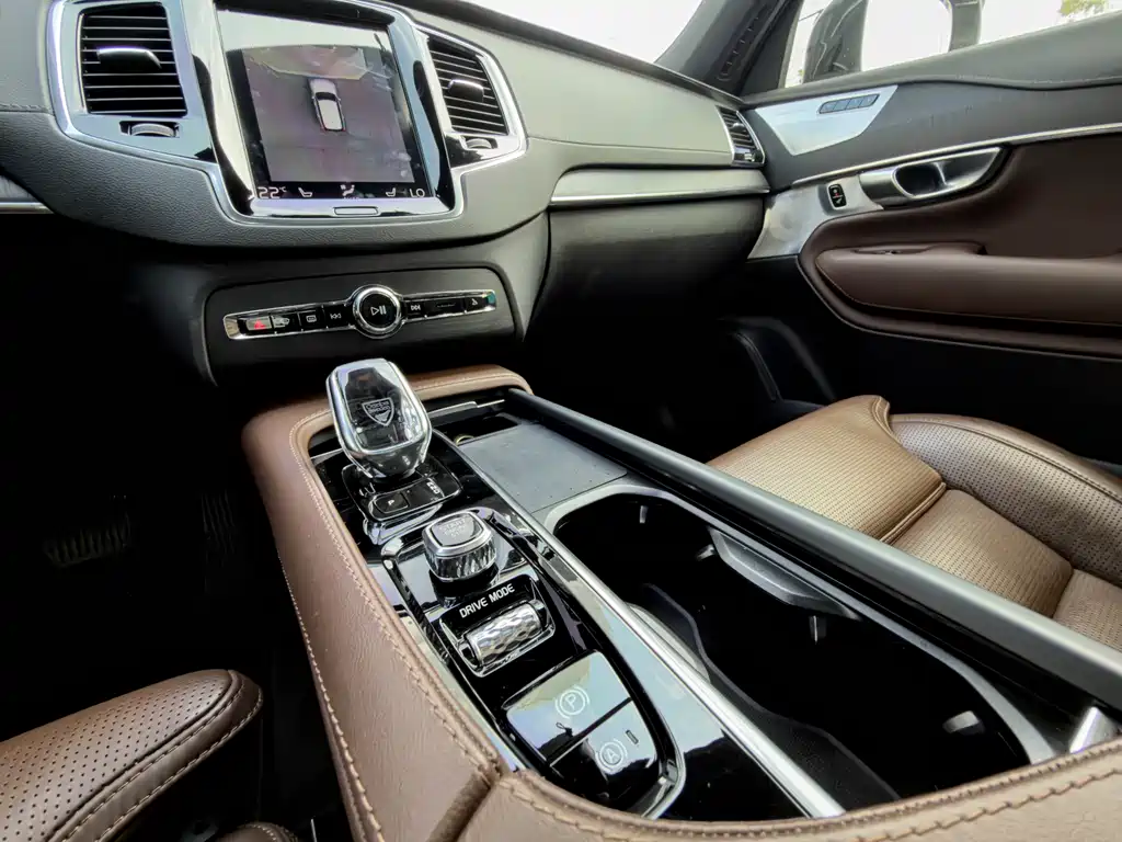 Volvo XC90 2021 — фото 18