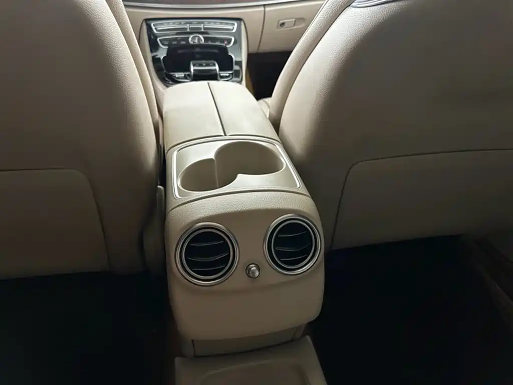 Mercedes-Benz E-Class 2016 — фото 13