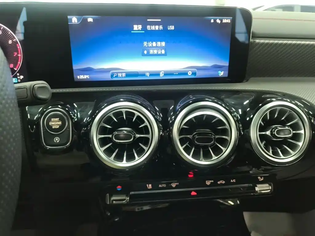 Mercedes-Benz A-Class 2024 — фото 13