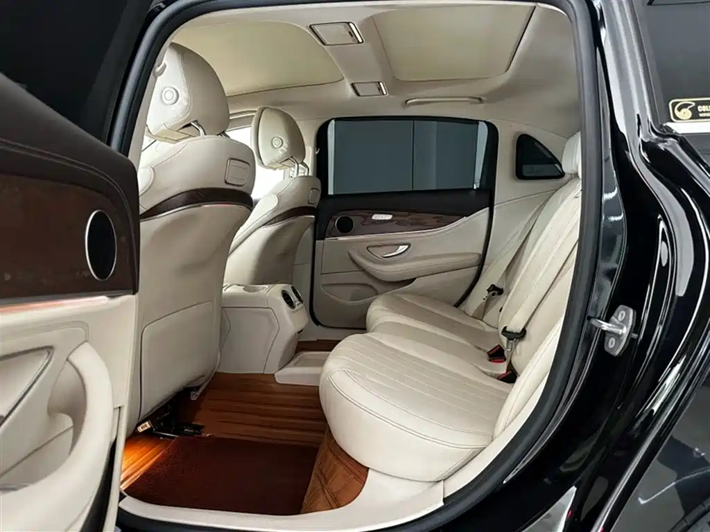 Mercedes-Benz E-Class 2016 — фото 16