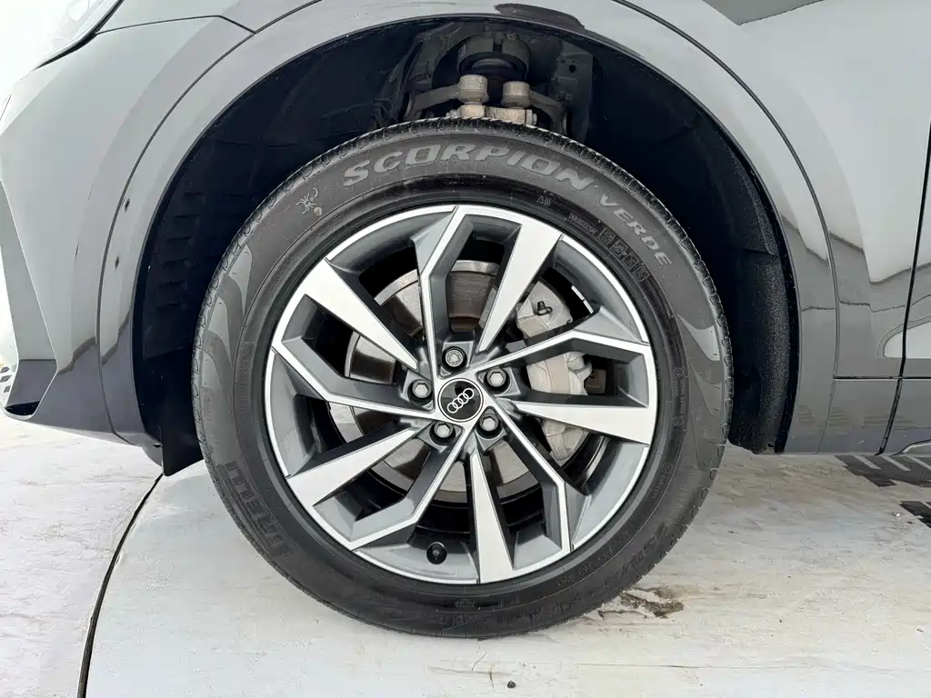 Audi Q5L 2023 — фото 16