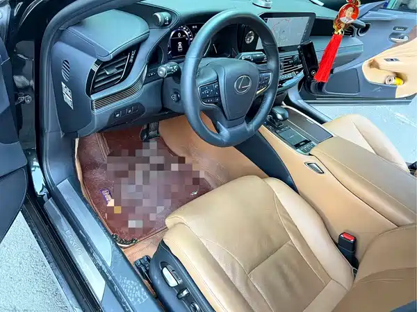 Lexus LS 2023