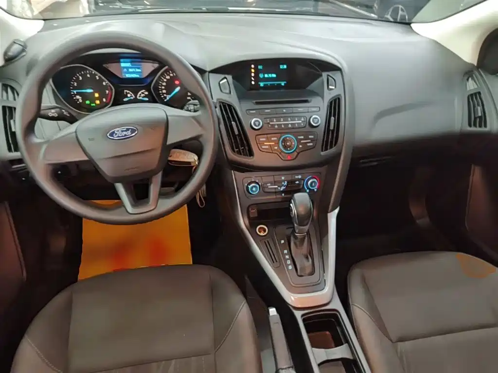 Ford Focus 2016 — фото 10