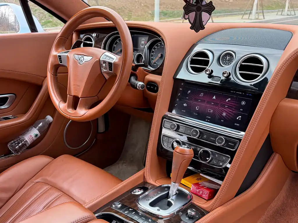 Bentley Continental 2015 — фото 9