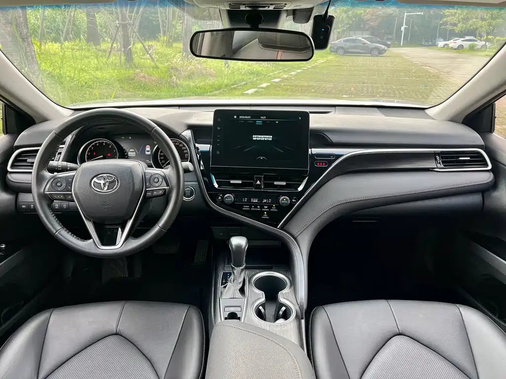 Toyota Camry 2021 — фото 12