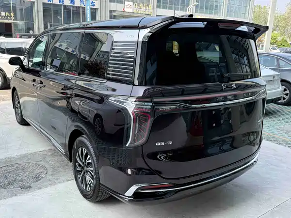 Hongqi HQ9 PHEV 2024