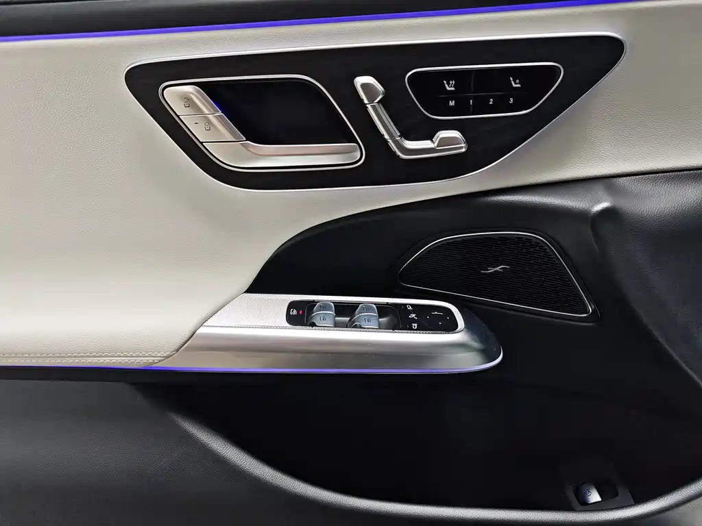 Mercedes-Benz E-Class 2025 — фото 11