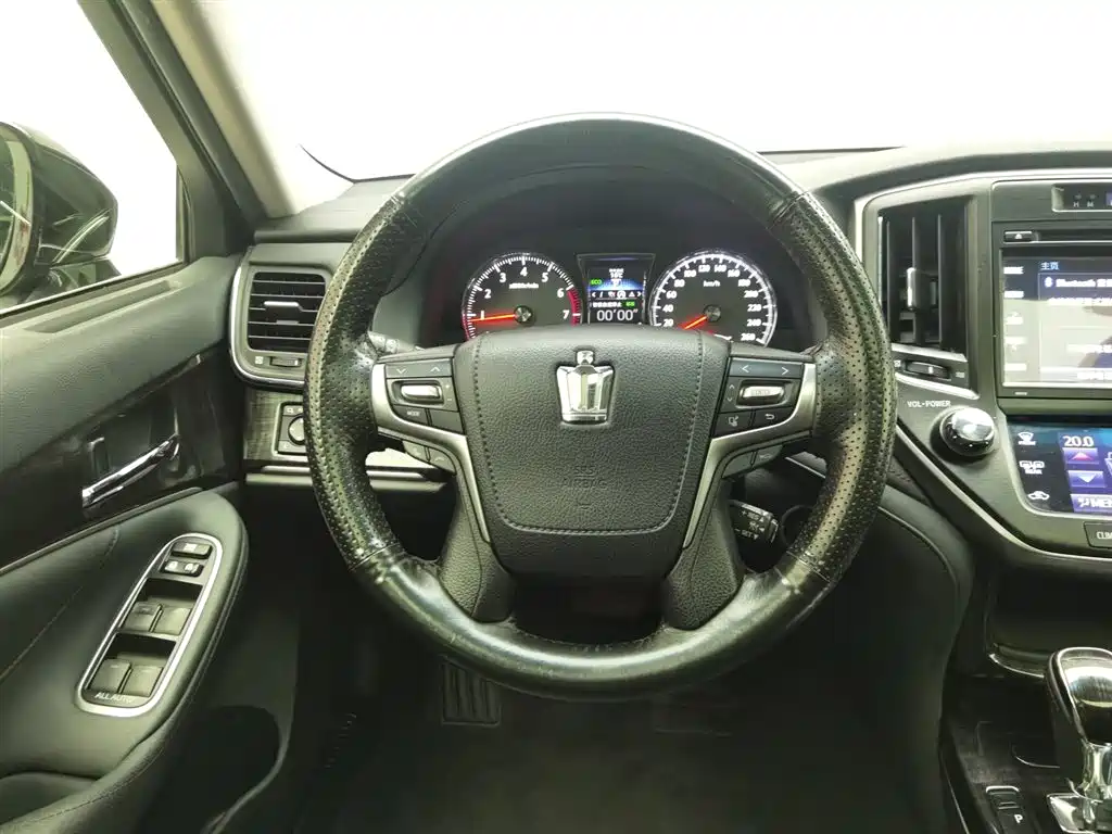 Toyota Crown 2017 — фото 11