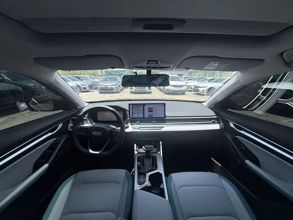Geely Emgrand 2023