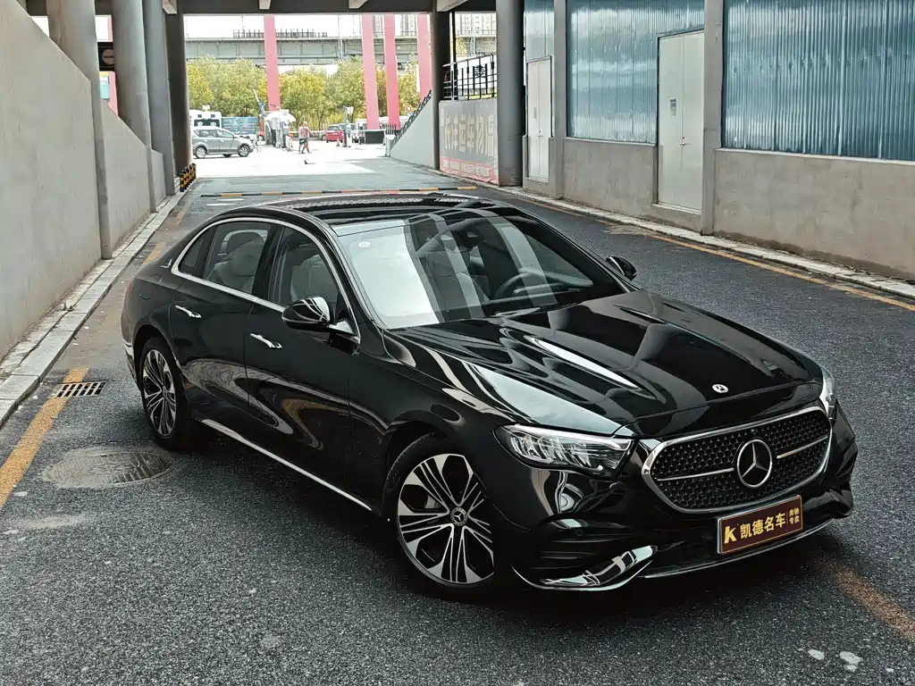 Mercedes-Benz E-Class 2025 — фото 18