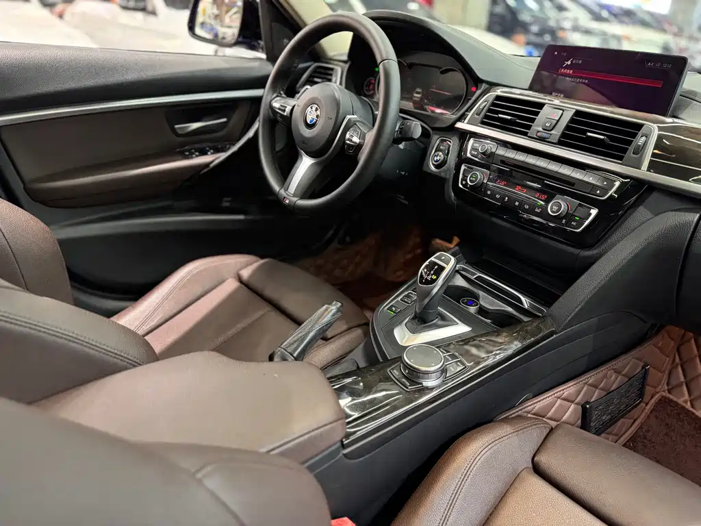 BMW 3 Series 2018 — фото 16