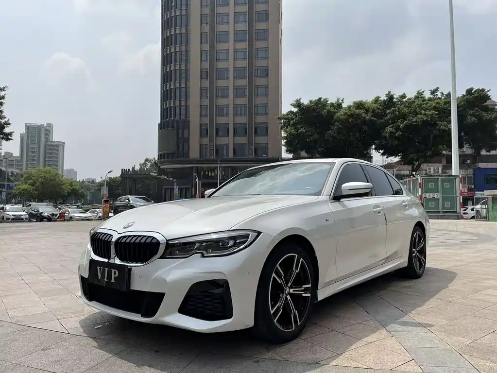 BMW 3 Series 2022 — фото 1