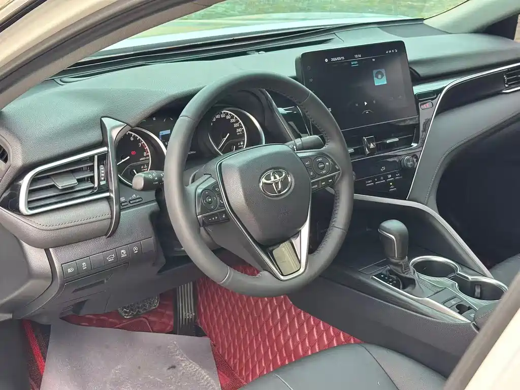 Toyota Camry 2022 — фото 25
