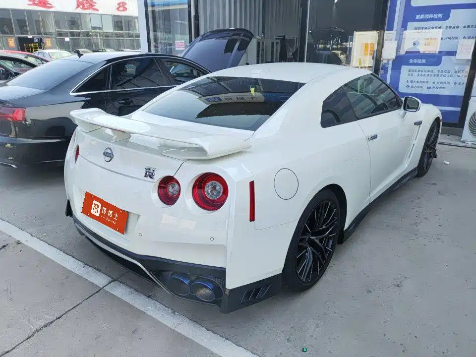Nissan GT-R 2024