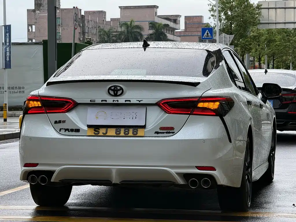 Toyota Camry 2022 — фото 19