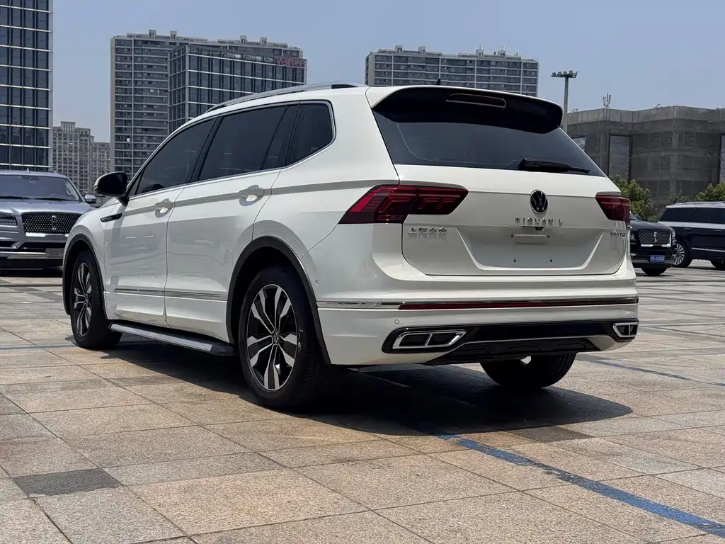 Volkswagen Tiguan L 2023 — фото 7