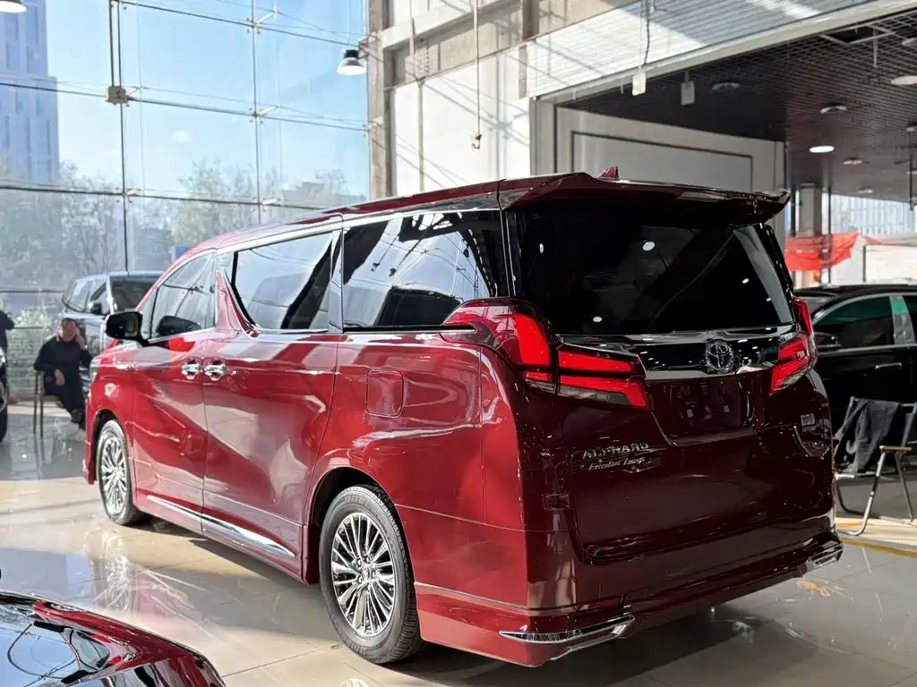 Toyota Alphard 2022 — фото 21