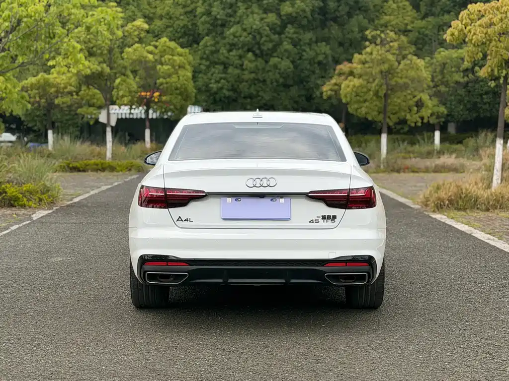 Audi A4L 2022 — фото 6