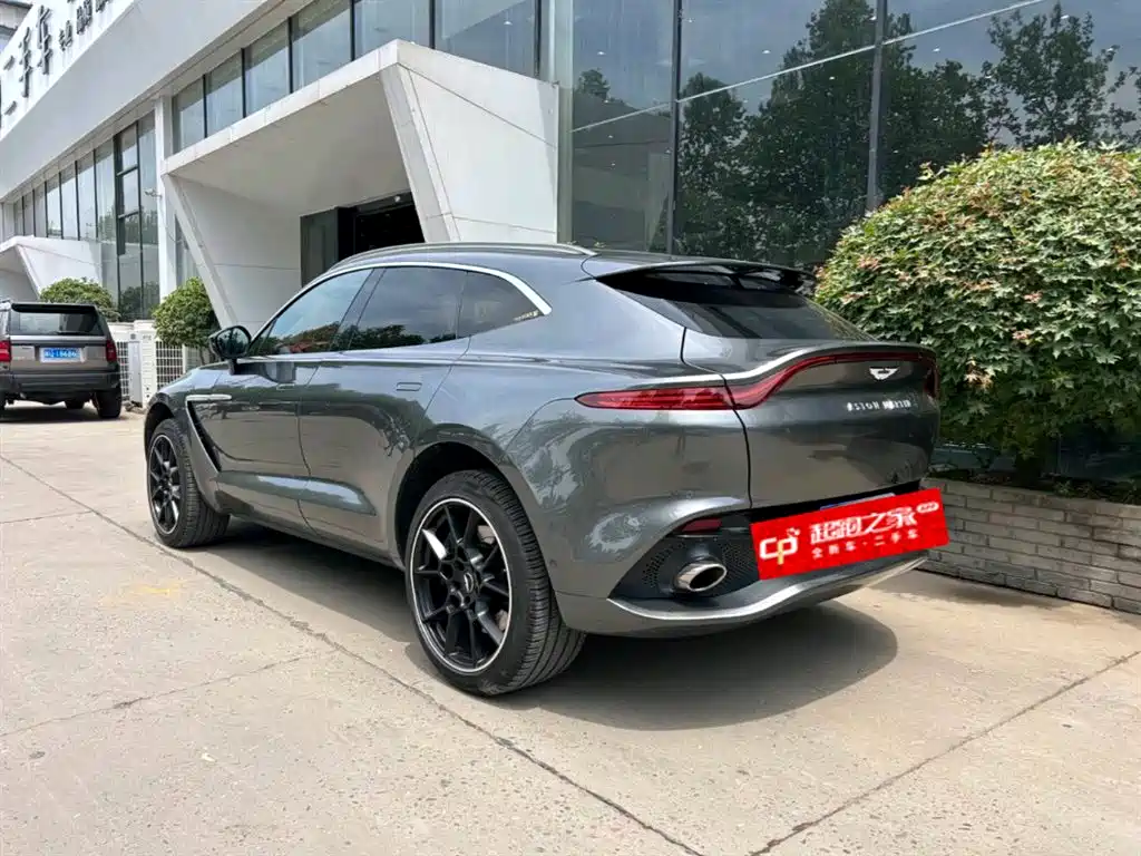 Aston Martin DBX 2021 — фото 2
