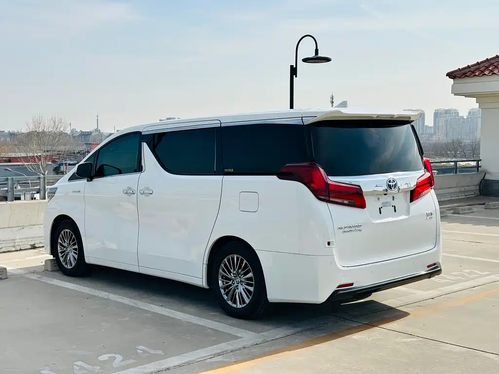 Toyota Alphard 2023 — фото 6