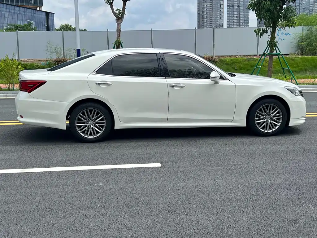 Toyota Crown 2017