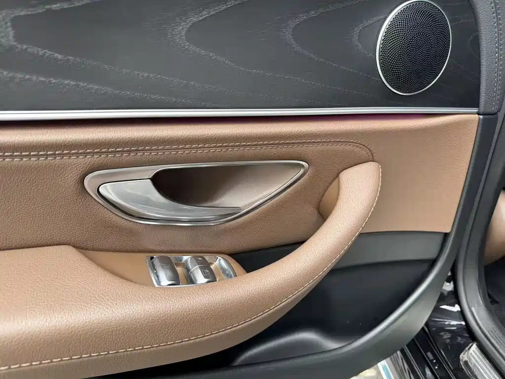 Mercedes-Benz E-Class 2023 — фото 18