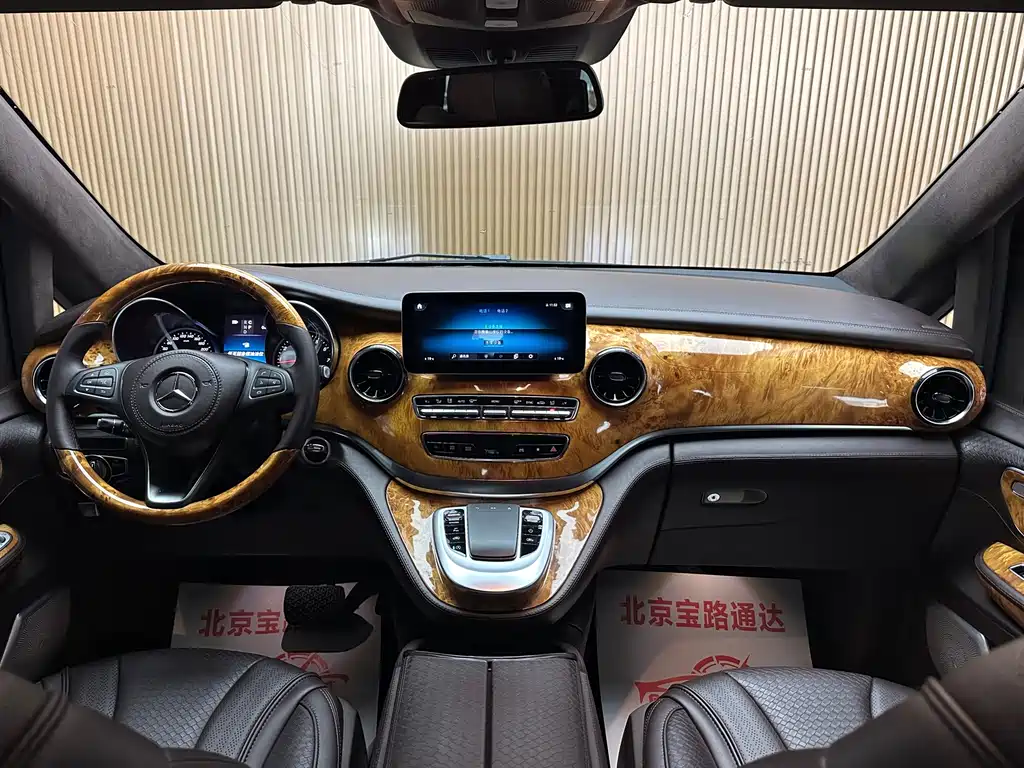 Mercedes-Benz V-Class 2021 — фото 10