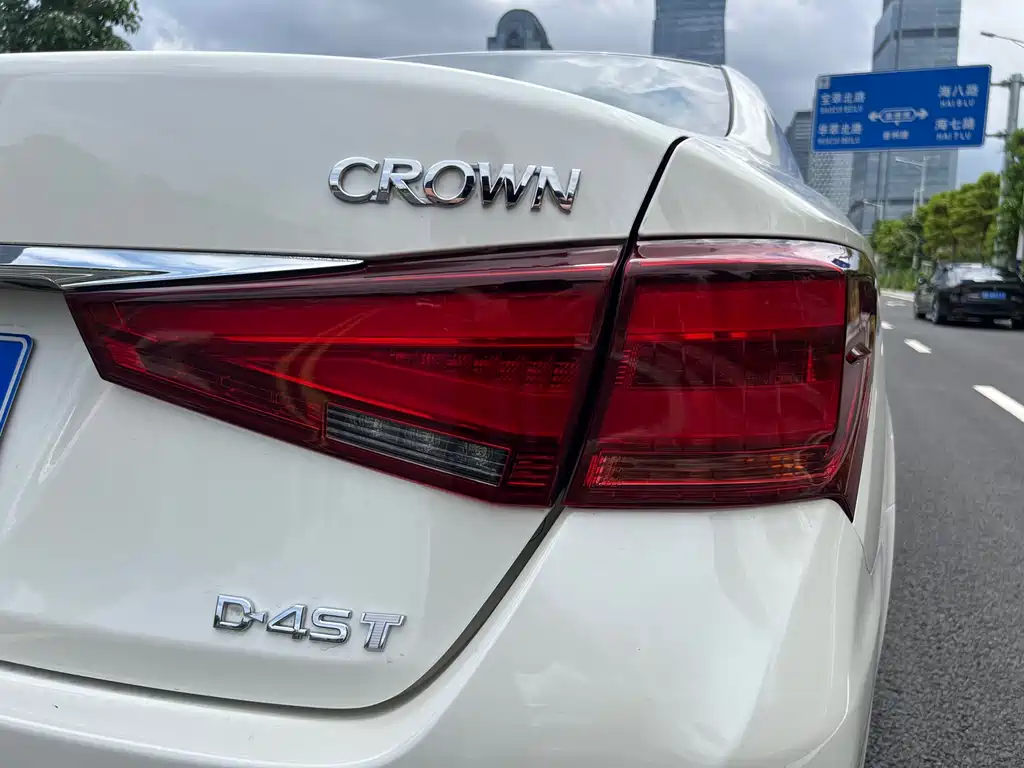 Toyota Crown 2017 — фото 16