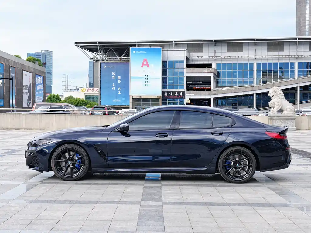 BMW 8 Series 2022