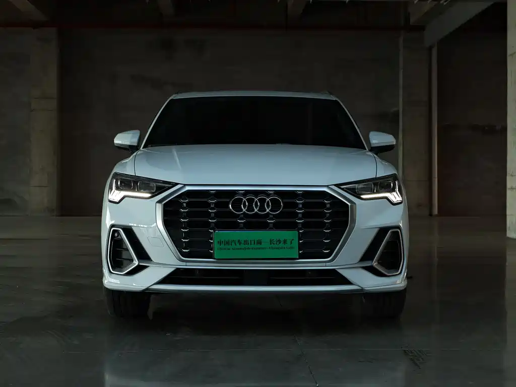 Audi Q3 2022 — фото 2