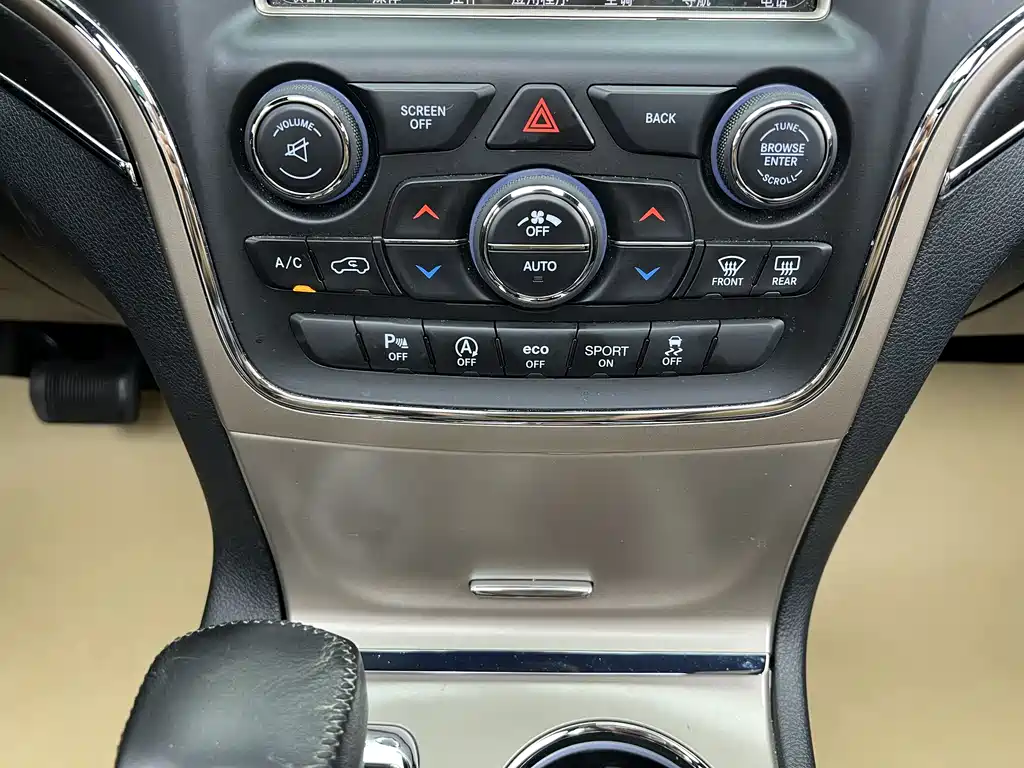 Jeep Grand Cherokee 2019 — фото 23