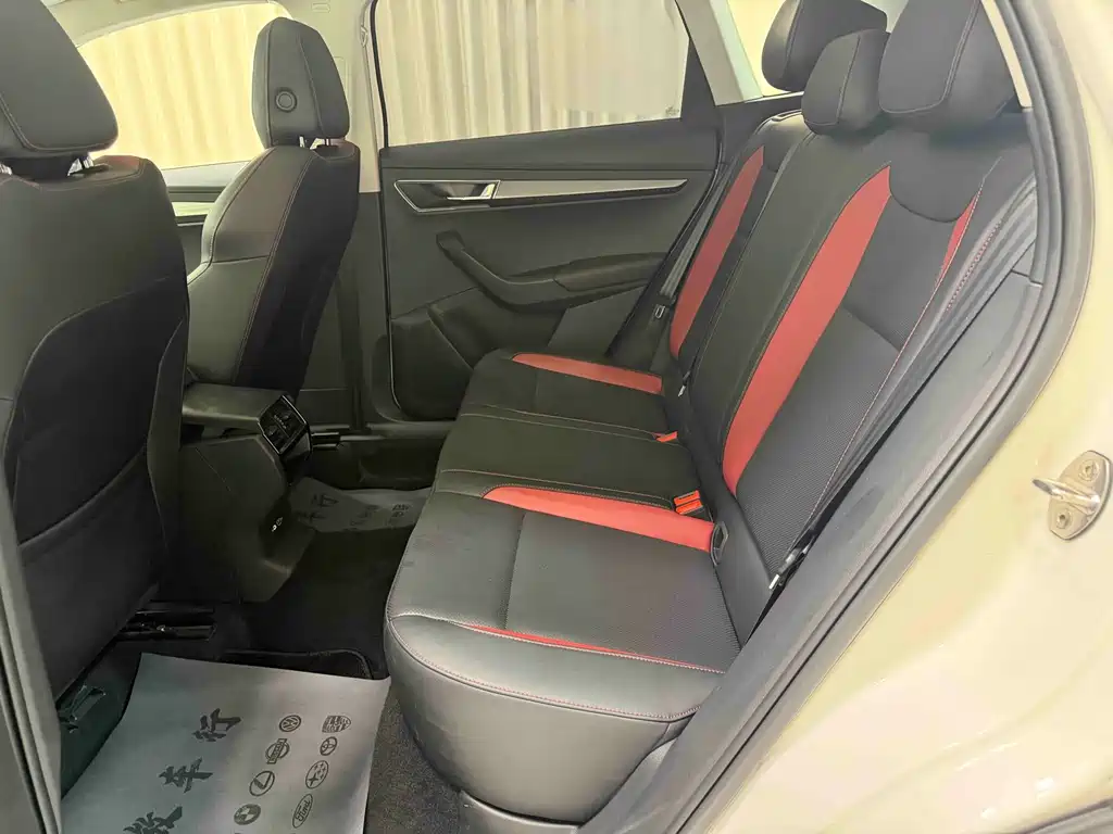 Skoda Karoq 2023 — фото 10