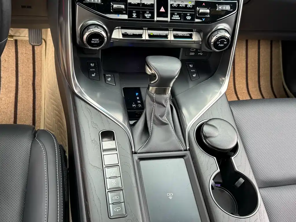 Lexus LX 2023 — фото 17