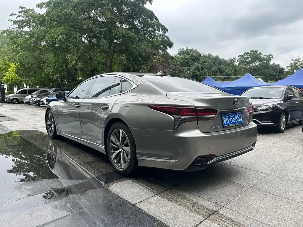Lexus LS 2020 — фото 9