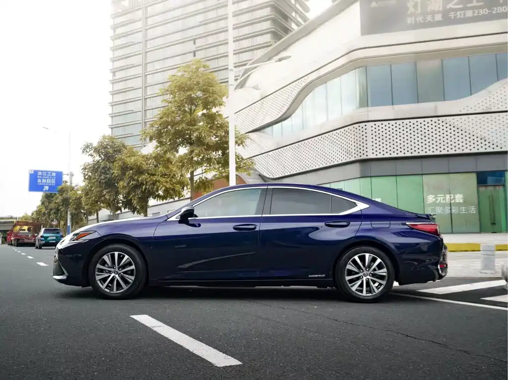 Lexus ES 2020