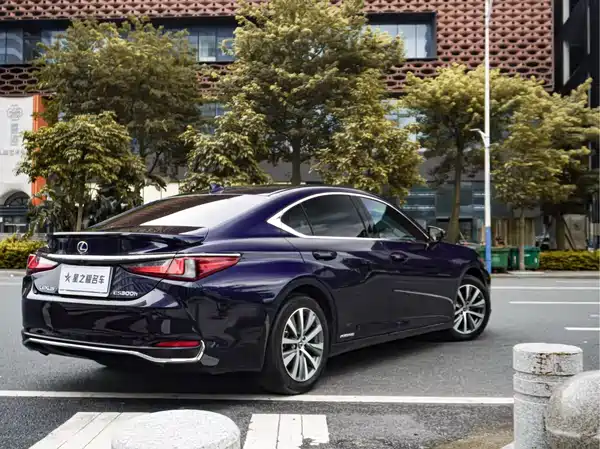 Lexus ES 2020