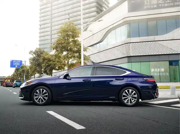 Lexus ES 2020