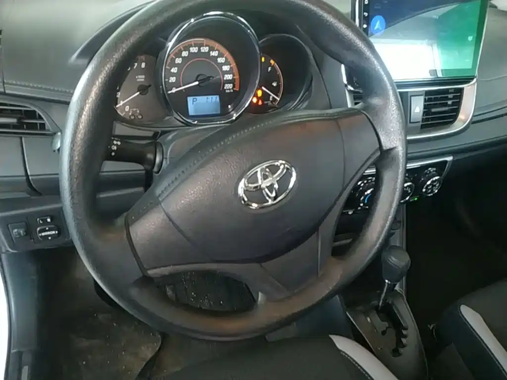 Toyota Yaris L 2021 — фото 11