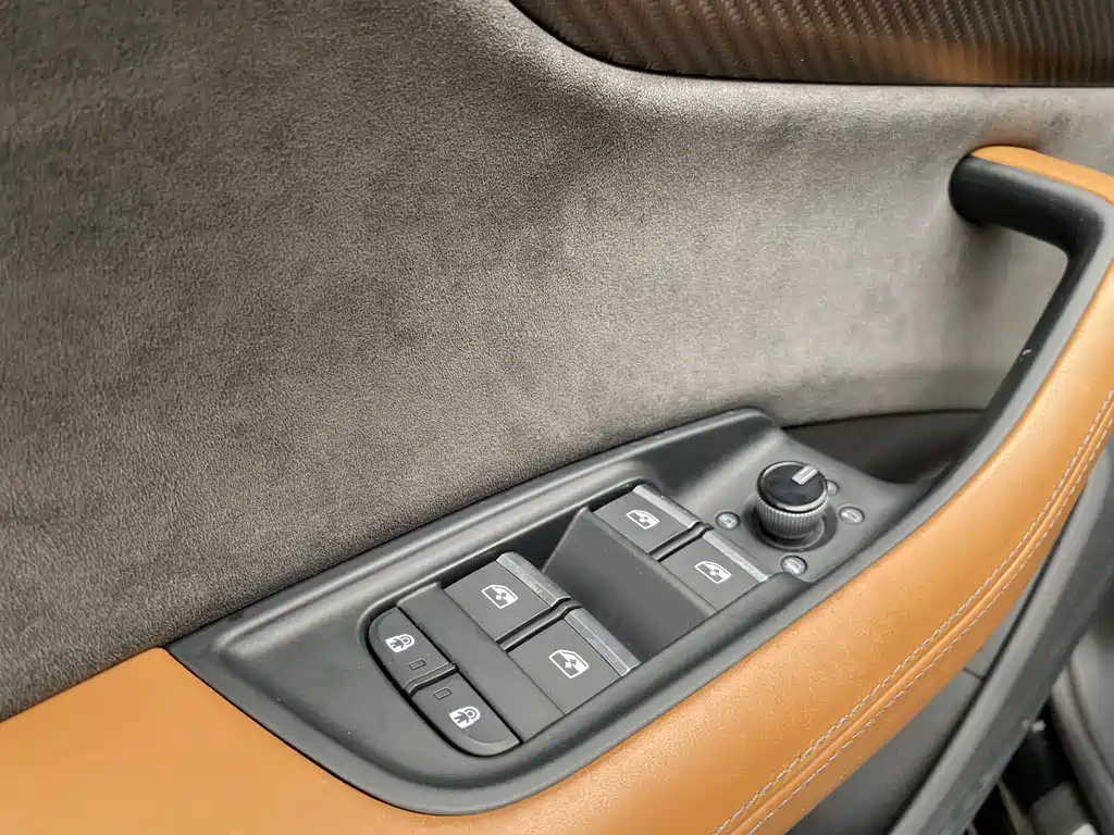 Audi RS Q8 2022 — фото 17