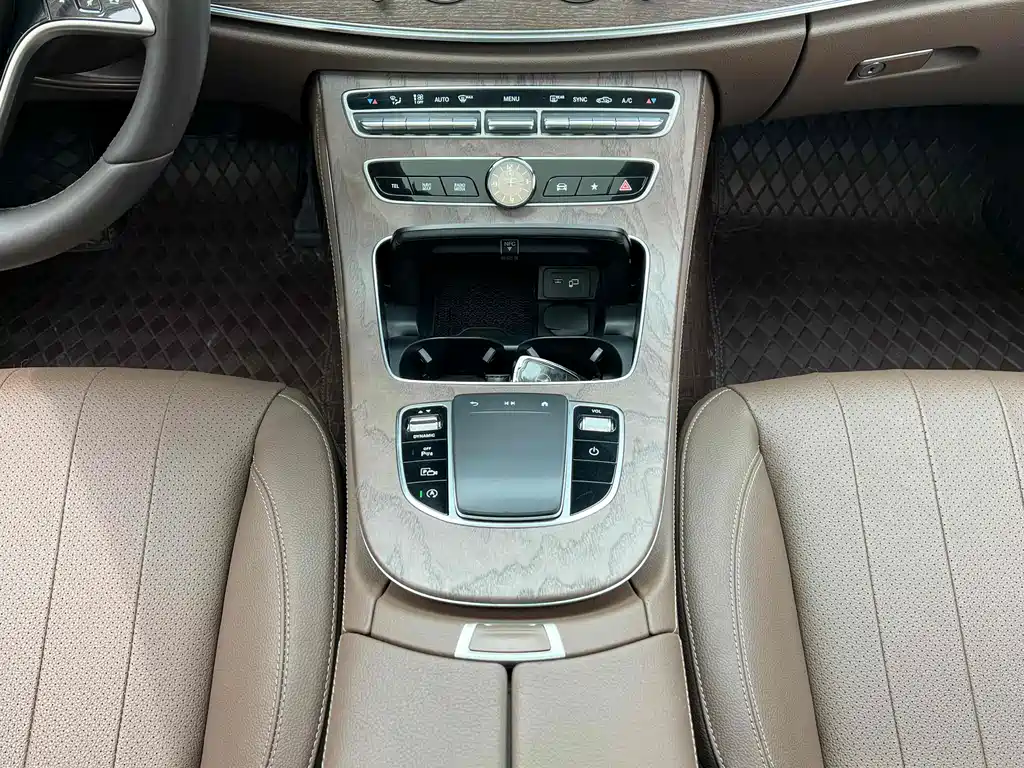 Mercedes-Benz E-Class 2023 — фото 8