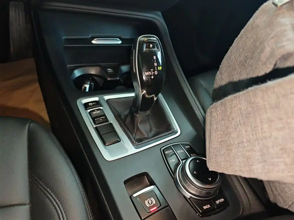 BMW 1 Series 2023 — фото 14