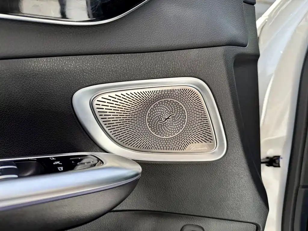 Mercedes-Benz C-Class 2025 — фото 10