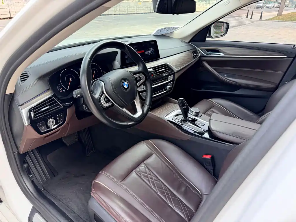 BMW 5 Series New Energy 2018 — фото 7