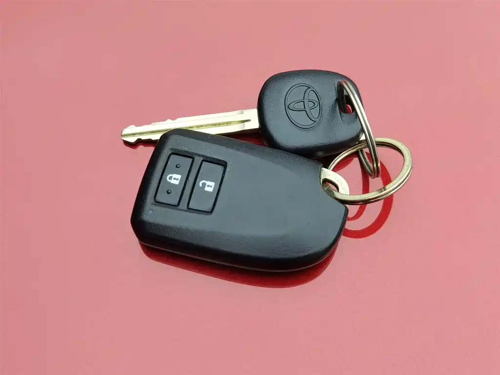 Toyota Yaris L 2022 — фото 19