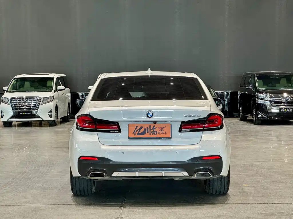 BMW 5 Series 2022 — фото 14
